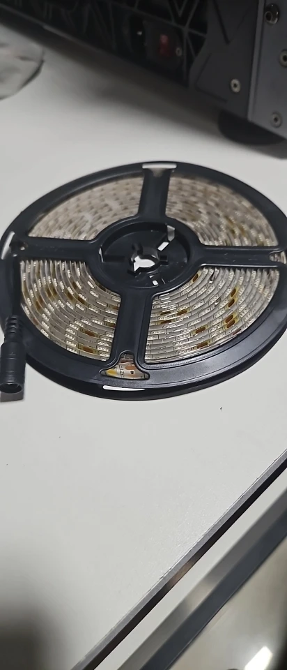 Fita Tira De Led 5050 5m Leds A Prova D'agua Branco Quente com silicone (Sem Fonte) photo review