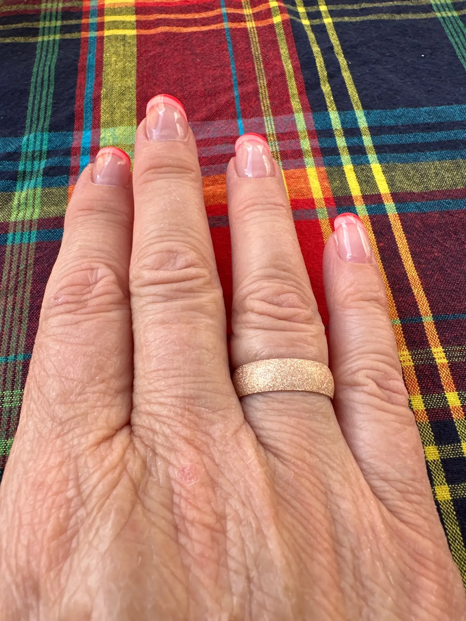 Högkvalitativ mode enkel skrubb i rostfritt stål damringar 2 mm bredd roséguld färg Fingerpresent till tjejsmycken photo review
