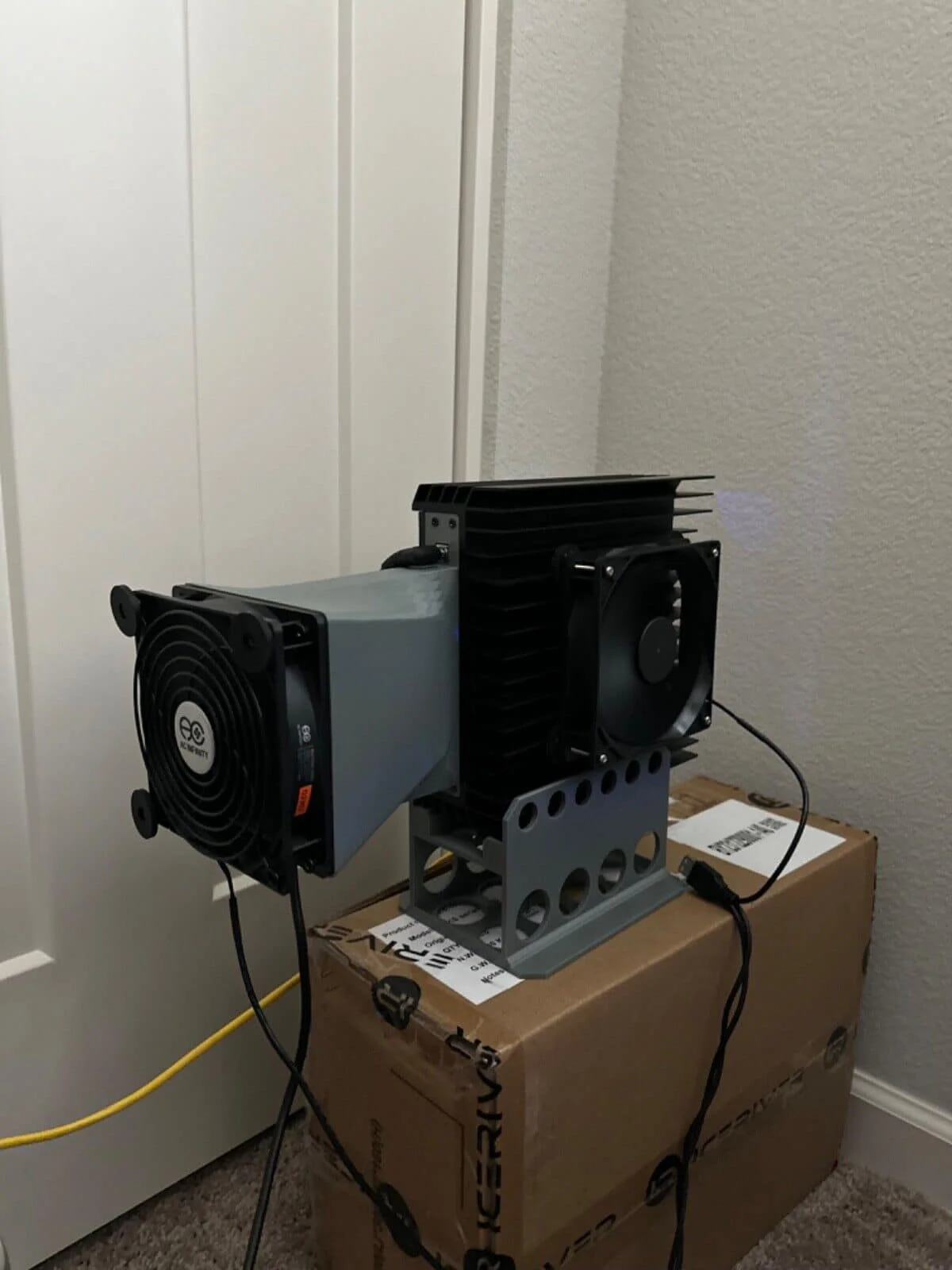 

Потребитель с низким потреблением энергии на ICERIVER KS0 Pro Kaspa KAS ASIC Miner 340 GH/s с блоком питания 230 Вт