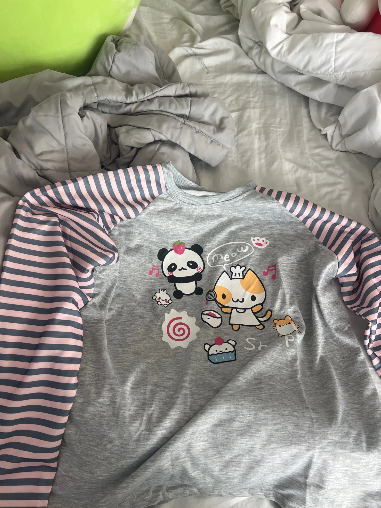 Cat Cafe Sweatshirt - Harajuku Aesthetic photo review