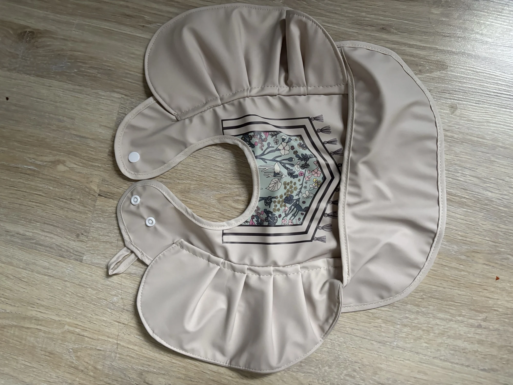 INS Nordic Style Baby Bibs Waterproof Short Sleeve with Pocket Feeding Waterproof Bib photo review
