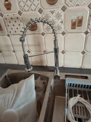 Sleek Sprout: Black & Chrome Kitchen Faucet – Hot/Cold Mixer Tap photo review