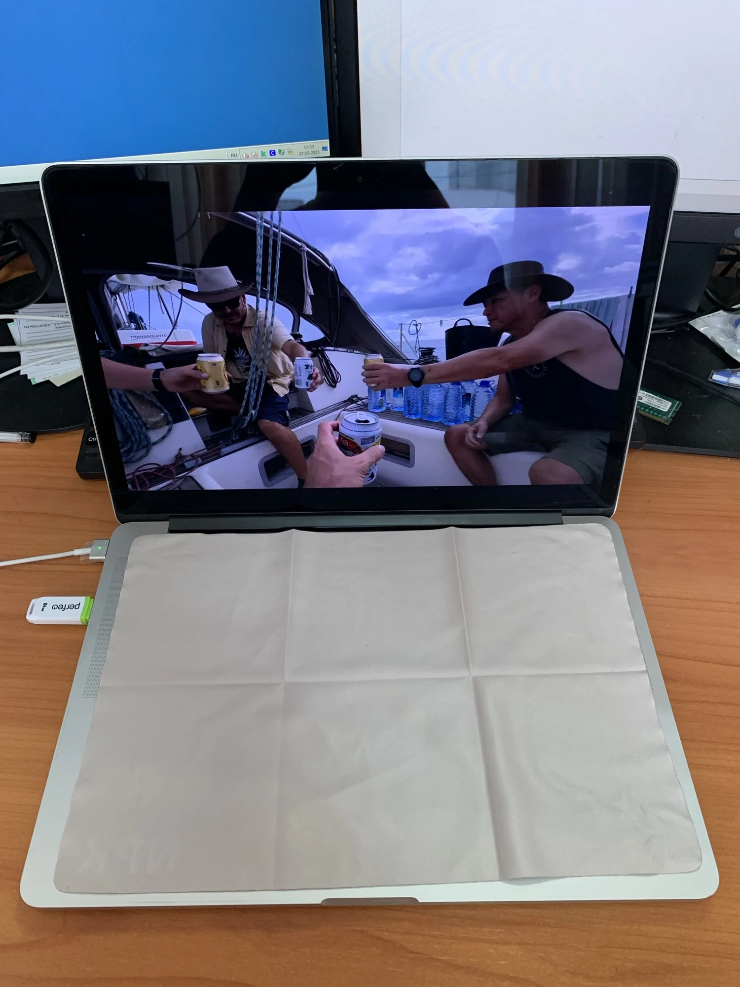 Notebook Palm Keyboard Blanket Cover Microfiber Dustproof Protective Film Laptop Screen Cleaning Cloth MacBook Pro 13/15/16 Inch photo review