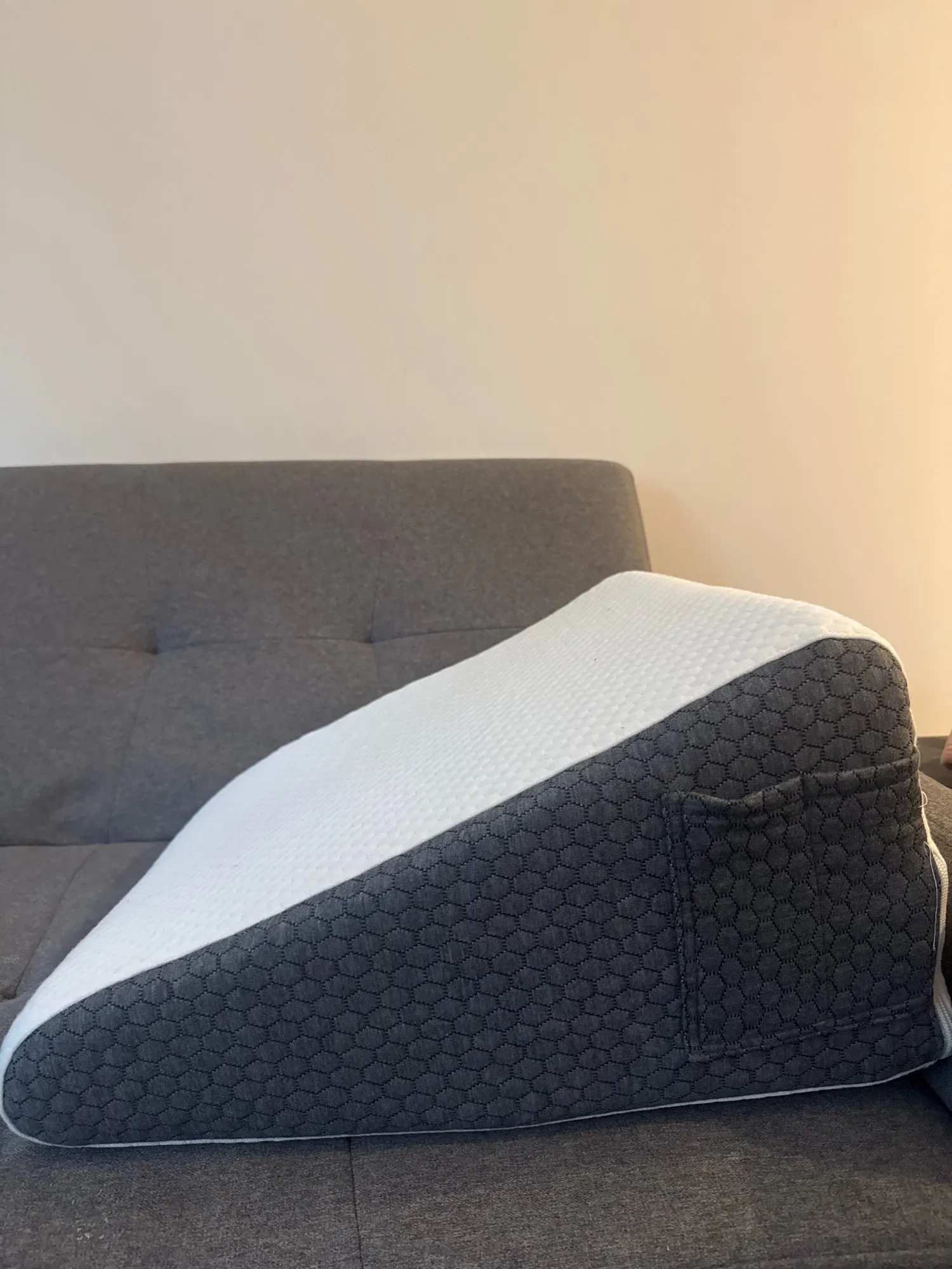 Oreiller mémoire de forme 50x50 – Blanc & Gris