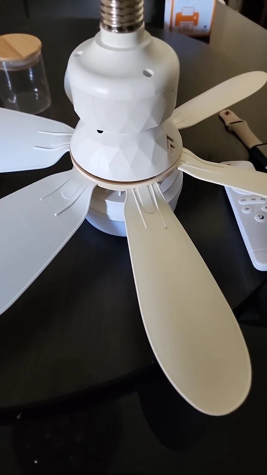 Ventilador de Teto LED Fan Light com Controle Remoto – Iluminação e Conforto photo review