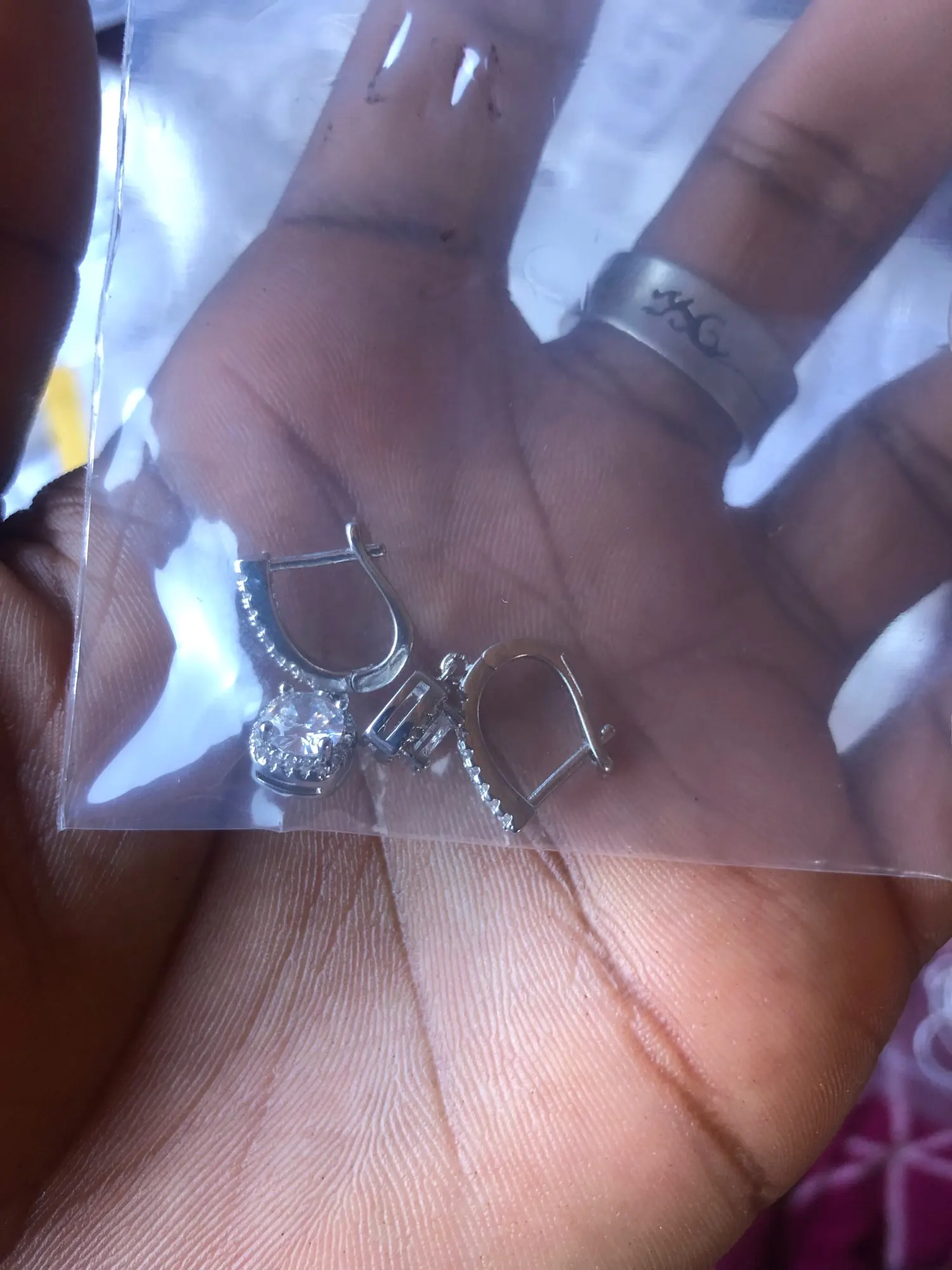 2CT Moissanite Huggie Hoop Earring photo review