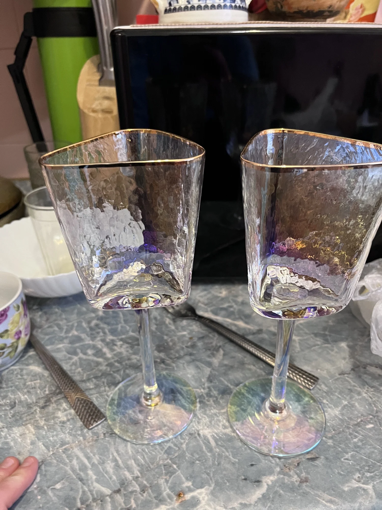 Hand Blown Wine Glasses - Golden Celebration Awaits