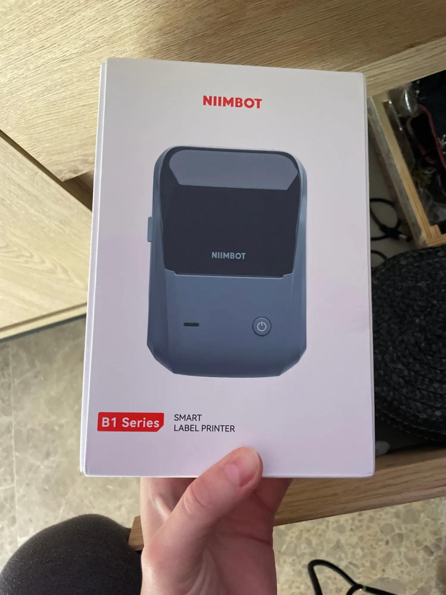 Mini impresora térmica de etiquetas Niimbot B1, impresora autoadhesiva portátil para pegatinas, rollos de etiquetas redondas, impresora Bluetooth con etiquetas UV photo review
