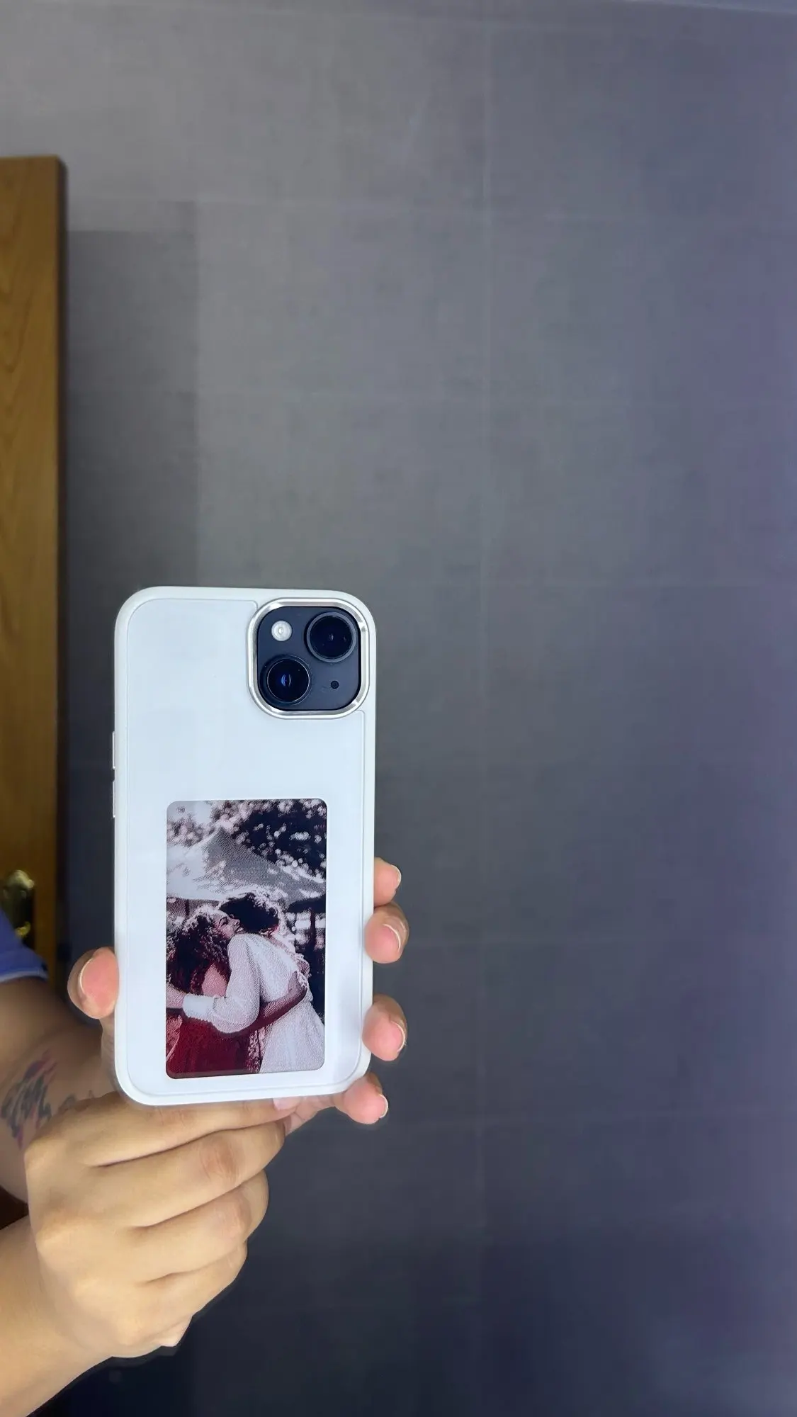 InkView® - iPhone Hülle mit E-Ink Display photo review