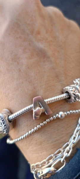 Compatible con pulseras originales Qikaola 925, serie Love 26 letras en inglés, abalorios plateados, cuentas para hacer joyería de cumpleaños DIY photo review