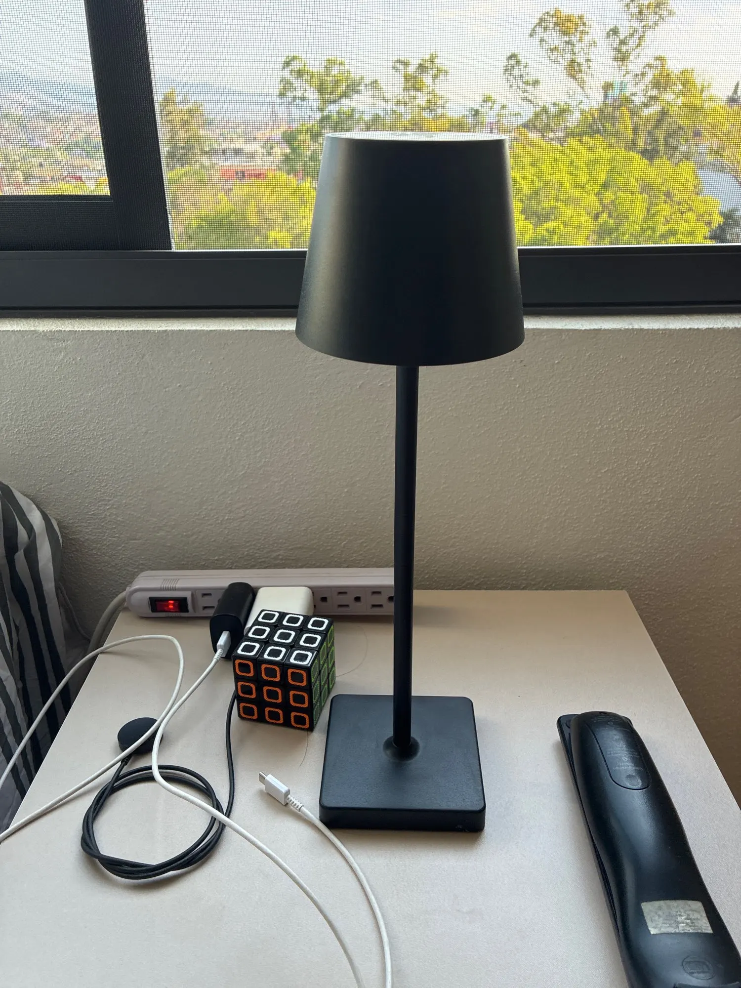 Rechargeable LED Table Lamp Touch Switch 3 Levels Dimmable Desk Lights Bar Club Dinner Creative Decorative Ambient Lighting photo review