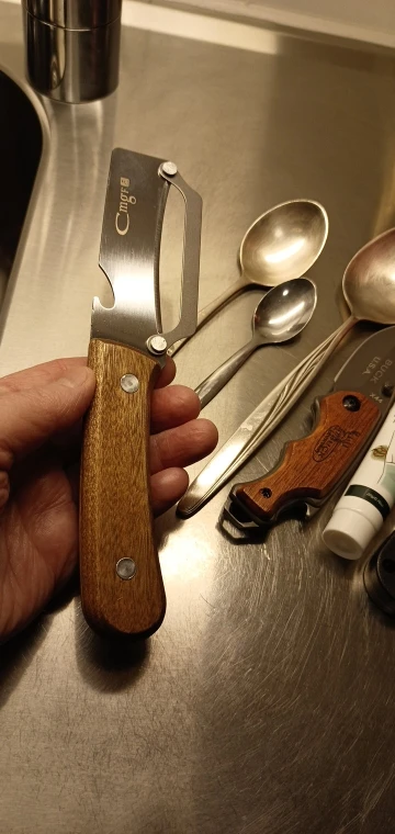 1Pcs Stainless Steel Peeler with Wooden Handle for Peeling and Slicing Fruits and Vegetables | Durable and Smooth Operation