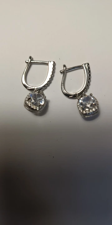 2CT Moissanite Huggie Hoop Earring photo review