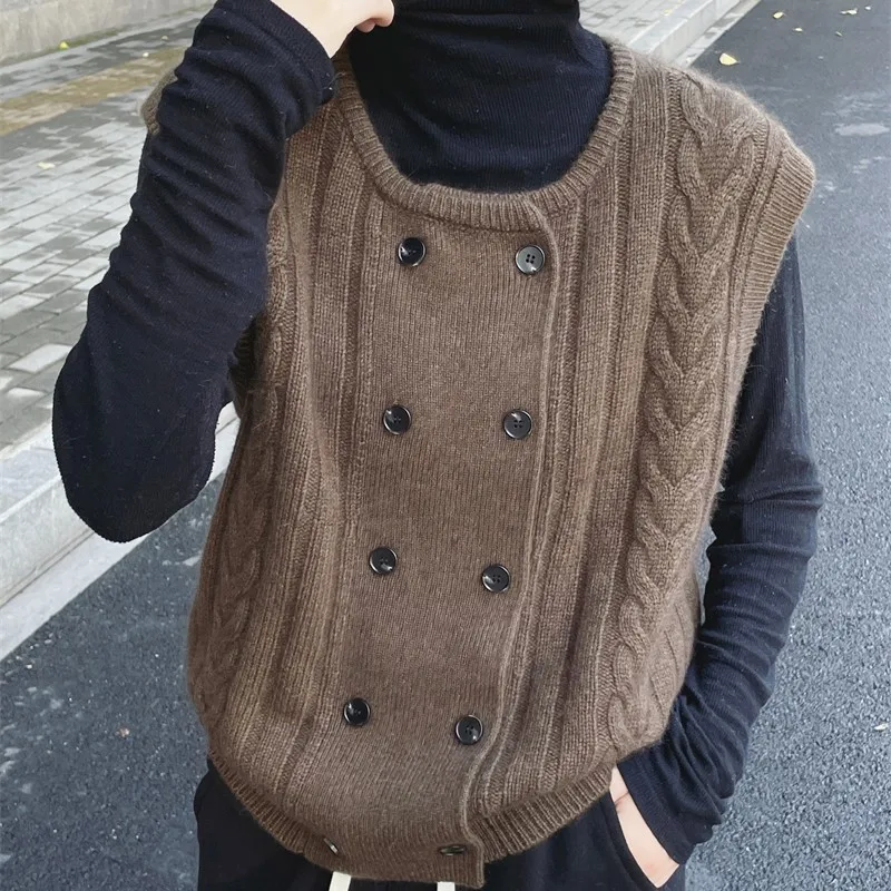 

Жилет женский вязаный в литературном ретро-стиле с круглым вырезом