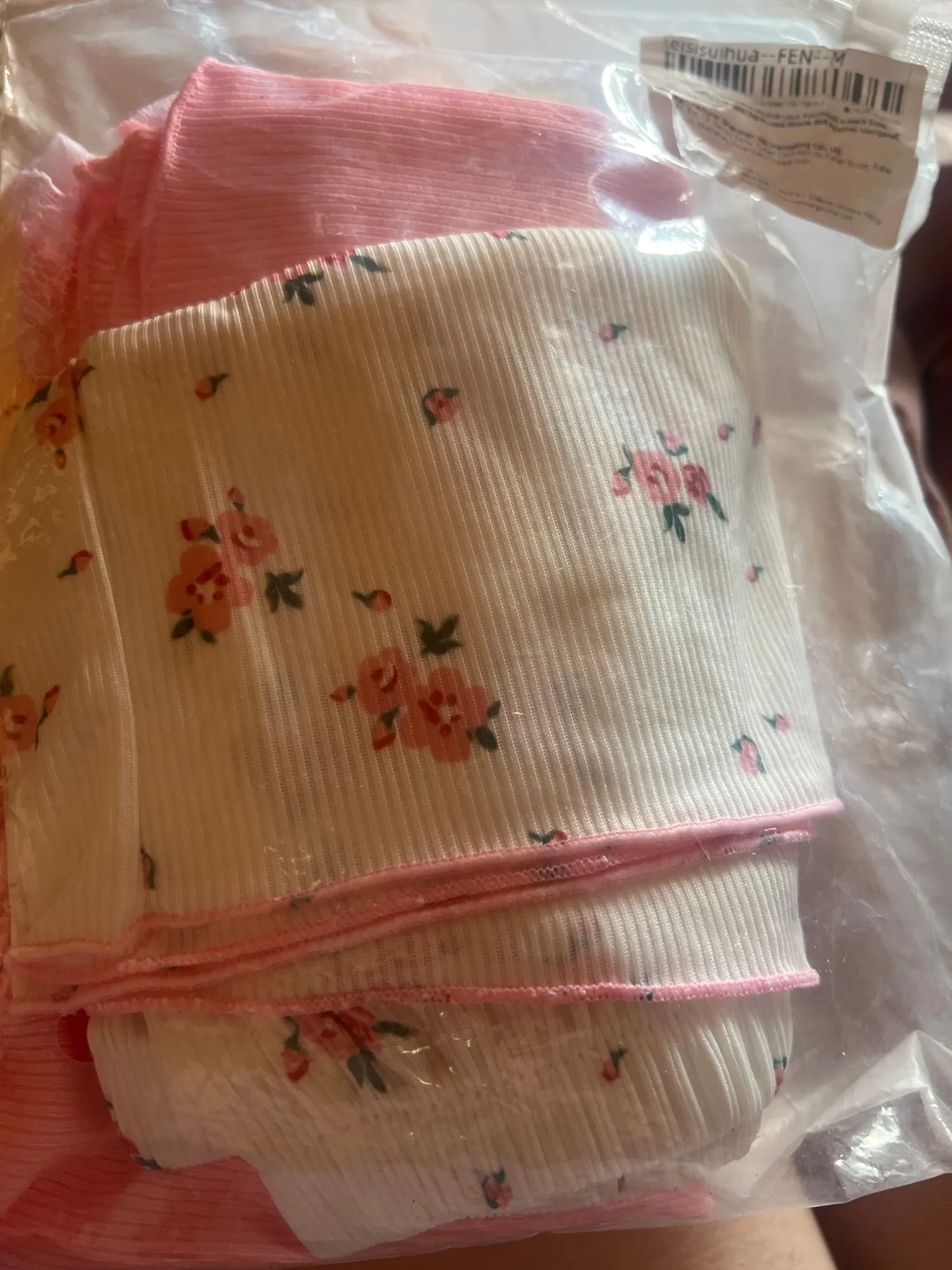 Dreamy Pink Lace V-Neck Pajama Set - Soft Summer Sleepwear photo review