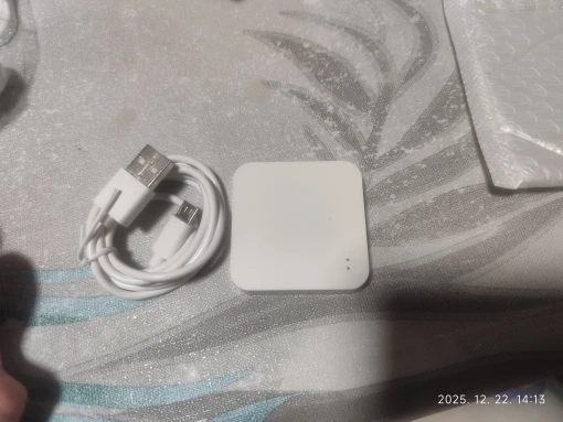 Tuya ZigBee 3.0 Smart Hub, Wireless/Wired Gateway Bridge for App Voice Remote Control, Works with Alexa Google Home Assistant photo review