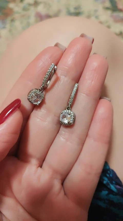 2CT Moissanite Huggie Hoop Earring photo review