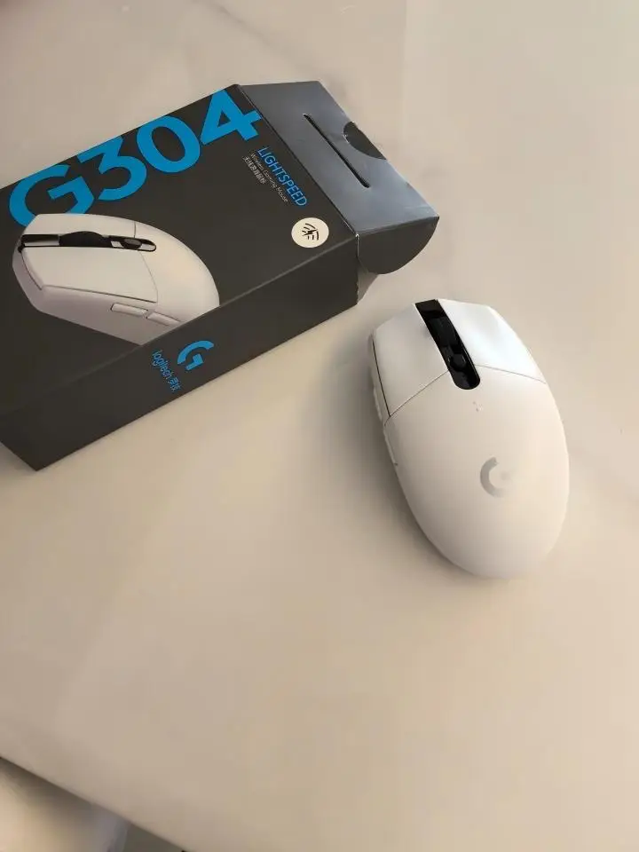 Logitech G304 Lightspeed Wireless Mouse 12K DPI 6 Buttons photo review