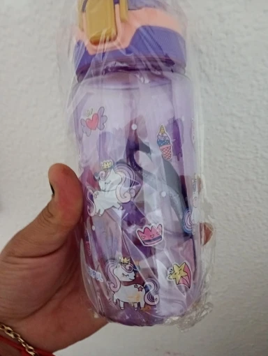 Botella de agua de dinosaurio de 600ml para niños, taza para sorber de agua con pajita de silicona, botellas de agua de plástico a prueba de fugas, taza de agua de verano para niños photo review