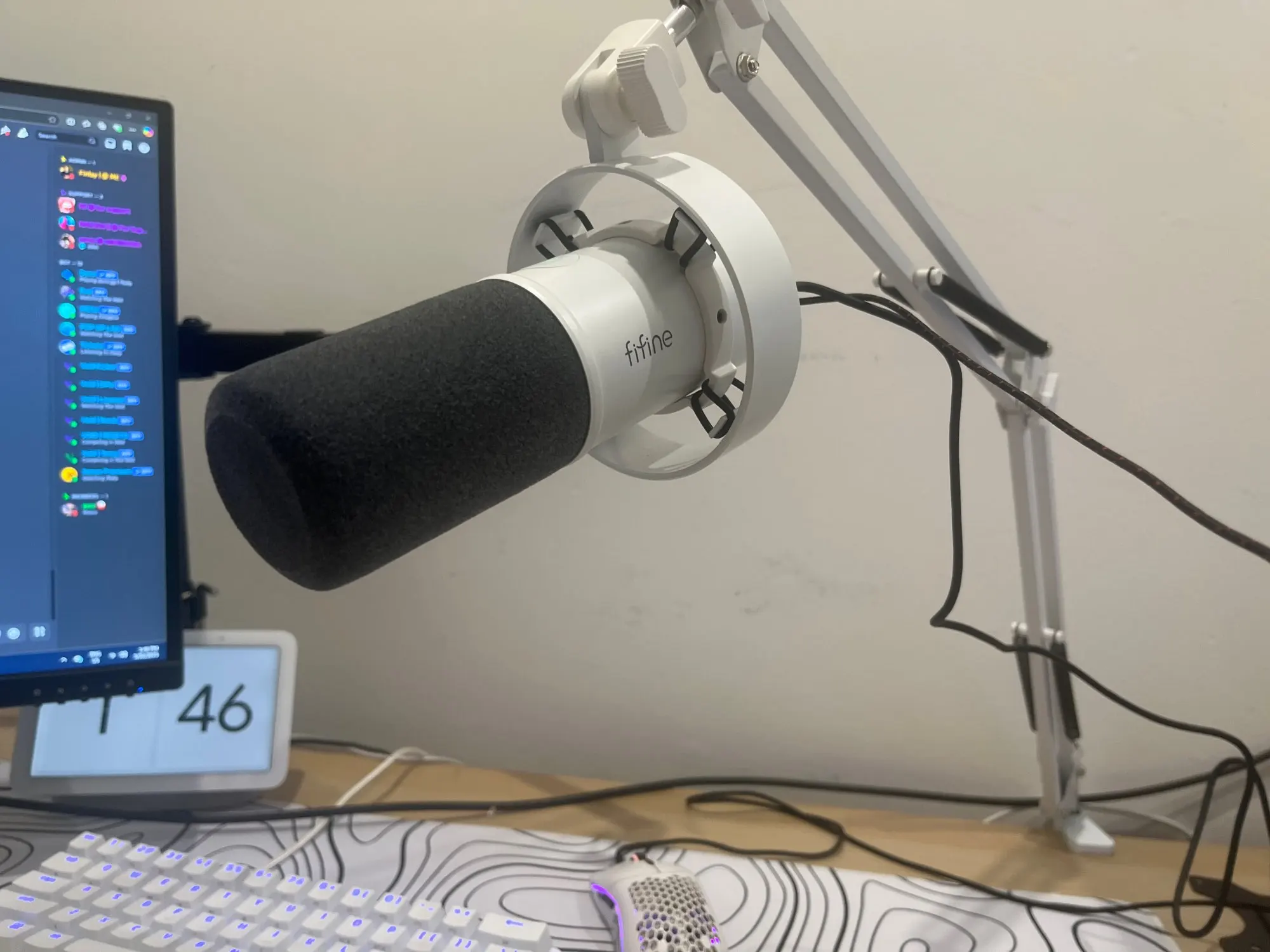 FIFINE Dynamic USB/XLR Microphone with Gain Knob/Touch-mute/Headphone Jack,Recording Mic photo review