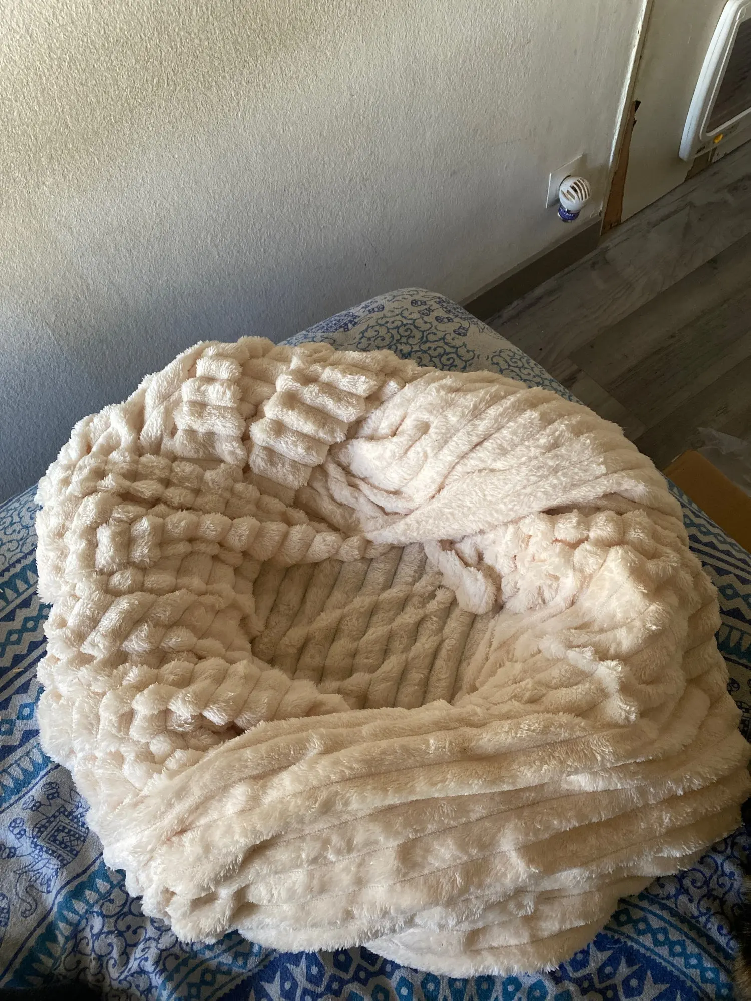 VelvetComfort – Kuschelige Luxusdecke für stilvolle Wärme photo review