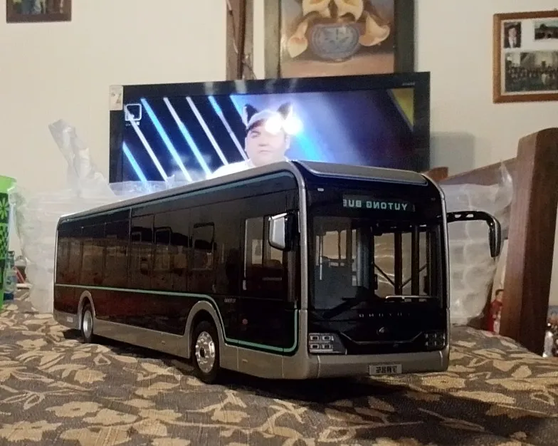 1:42 Yutong Bus Model U12 U 12 Black Diamond Model Shanghai