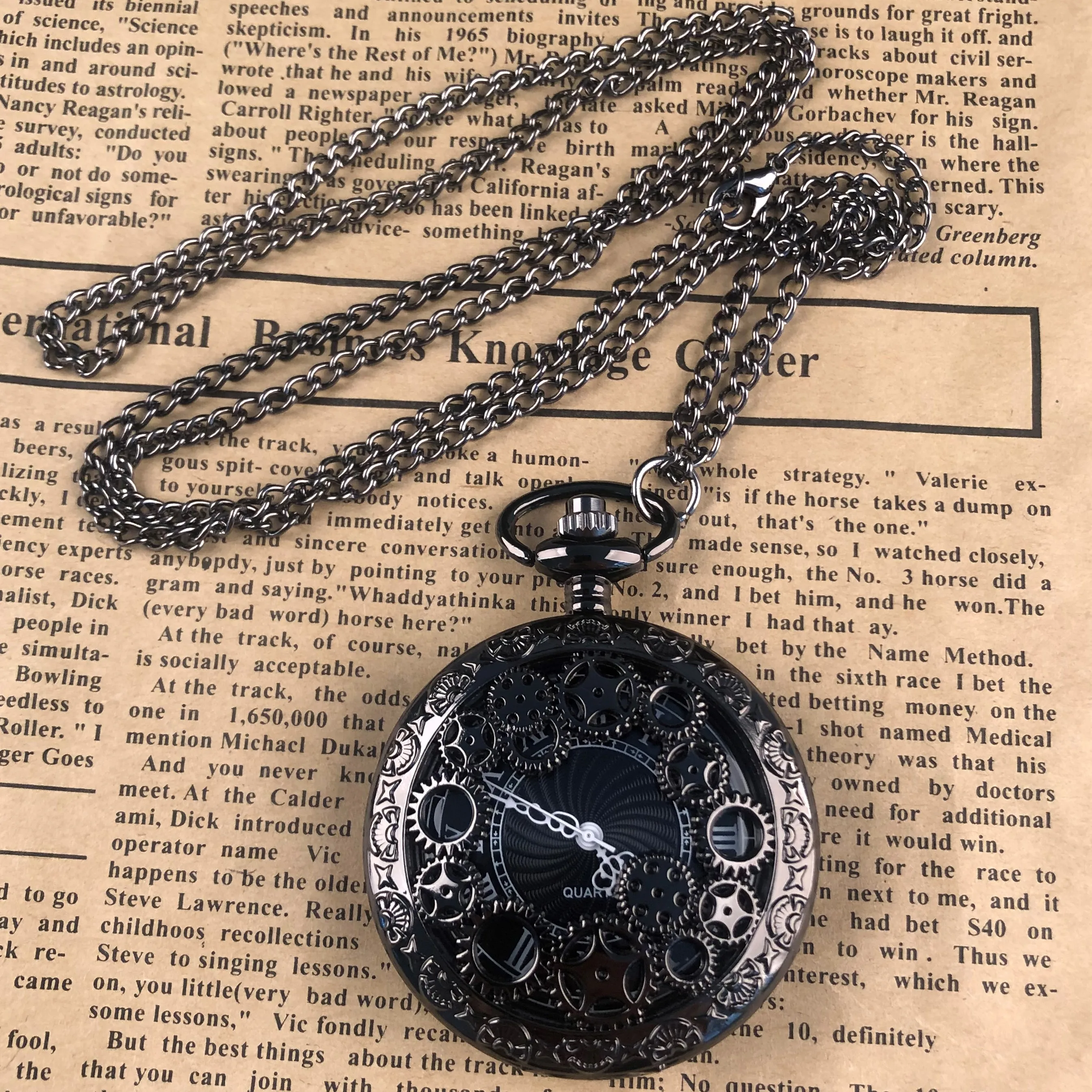 Рисунок 6 - Винтажные карманные часы с бронзовым полым механизмом