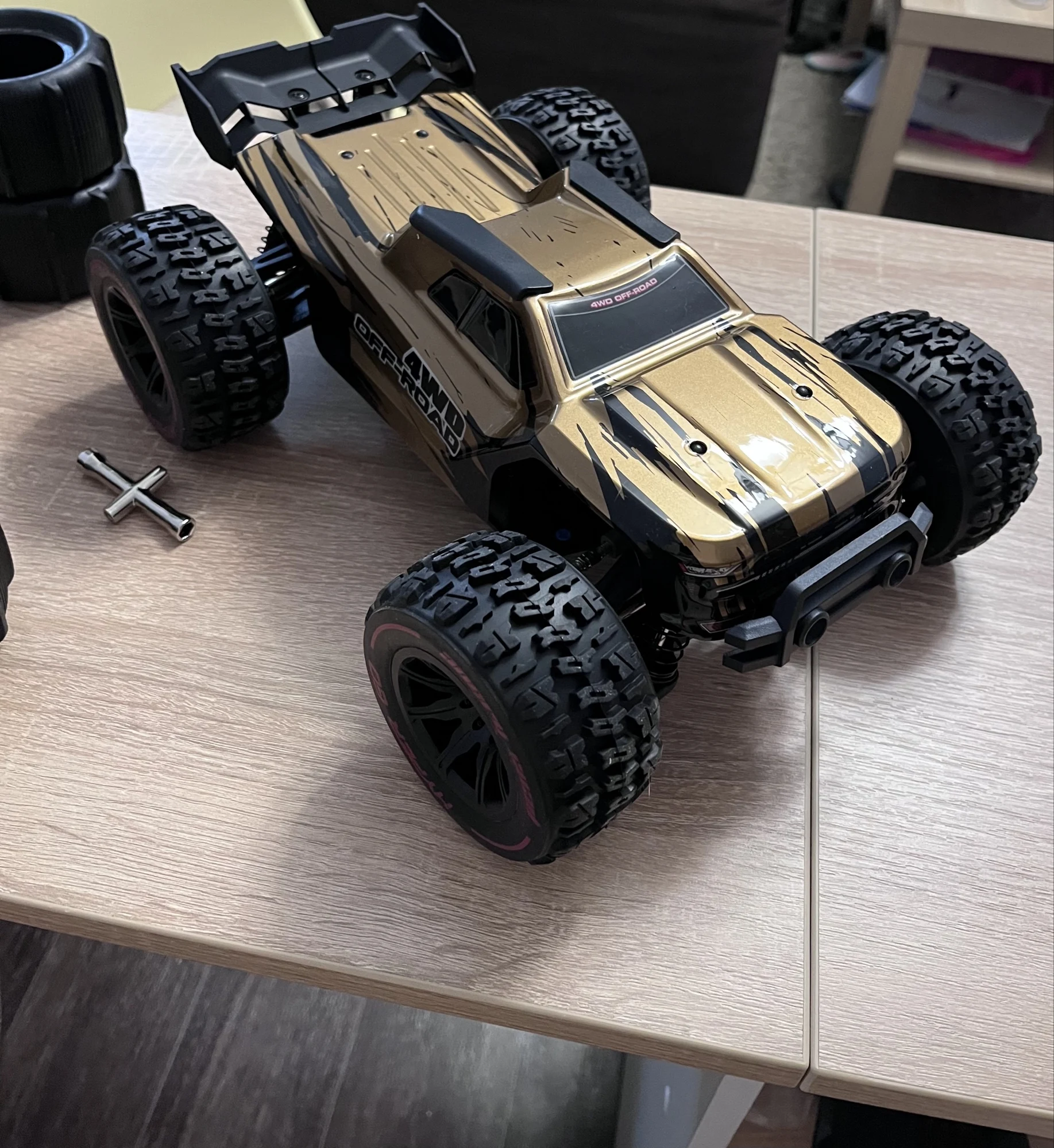 MJX 14209 14210 1：14 4WD RC Car Off-road Racing High Speed Brushless 2.4G Remote Control Cars Truck 75km/H Truck Electric Toy photo review