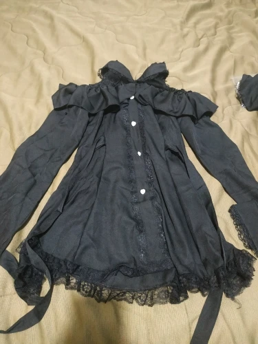 Noir Heart Ruffle Cold-Shoulder Coord photo review