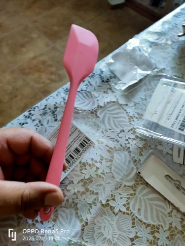 1PC Small Heat Resistant Integrate Handle Silicone Spooncolor Silicone Scraper Cake Cream Spatula Knife Kitchen Baking Tool photo review
