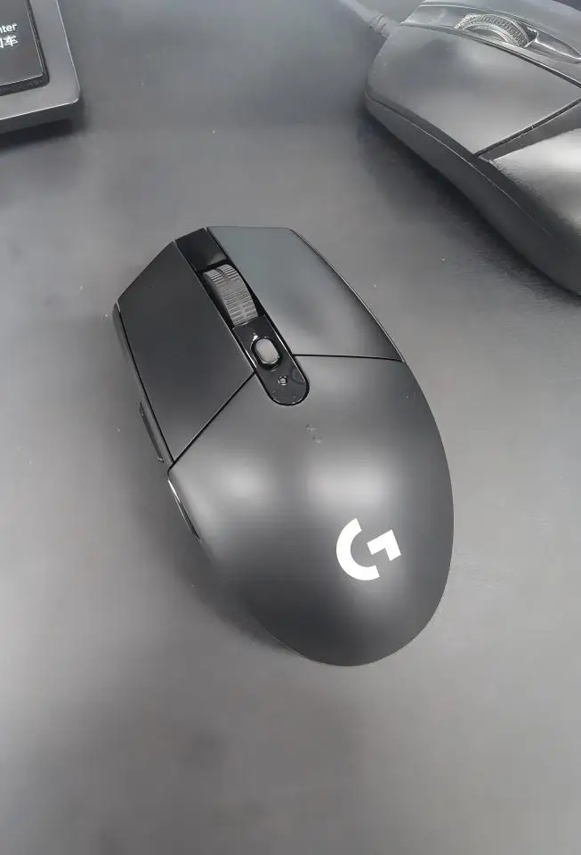 Logitech G304 Lightspeed Wireless Mouse 12K DPI 6 Buttons photo review