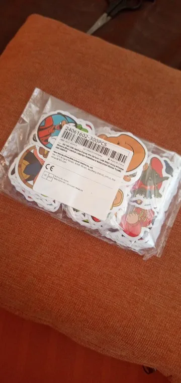 Disney-pegatinas de dibujos animados para decoración de equipaje, pegatinas de grafiti para ordenador portátil, fundas de teléfono, Juguetes DIY, 100 piezas photo review