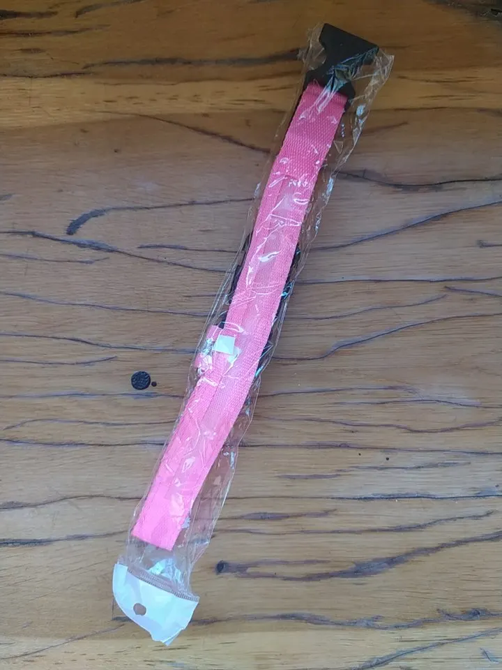 GlowSafe – Leuchtendes Halsband & Leine für maximale Sichtbarkeit bei Nacht photo review