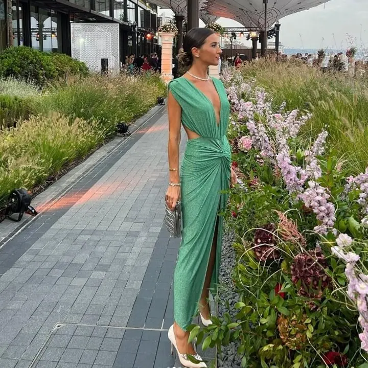 Bañador verde de una pieza con cuello en V profundo para mujer, traje de baño plisado con textura brillante, ropa de playa, novedad de 2024 - Imagen 6