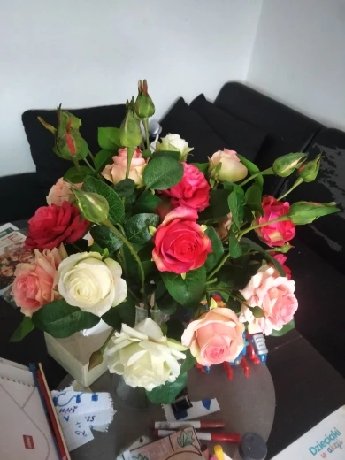 High Quality Hand Feel Moisturizing Artificial Rose MG photo review