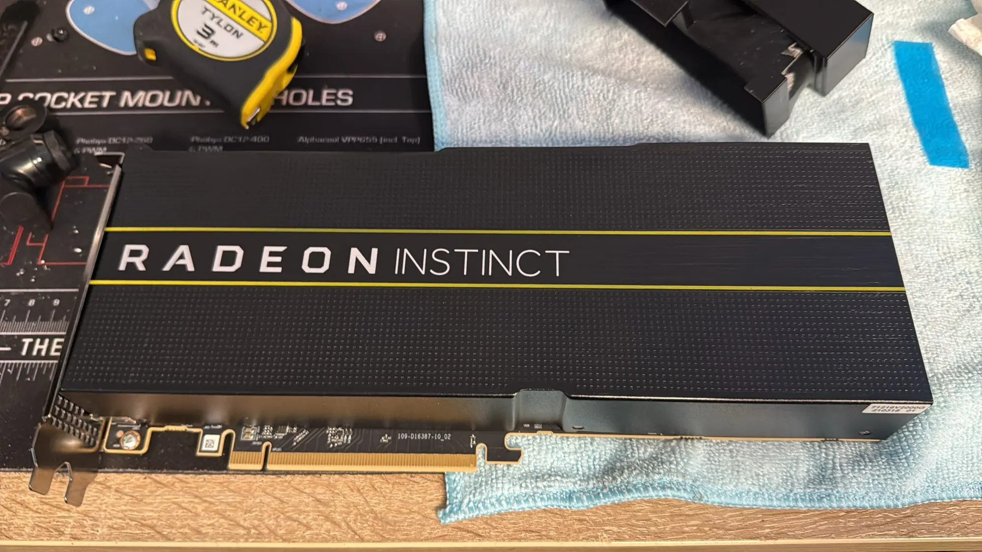 AMD Radeon Instinct MI50 32GB グラフィックボード Hf5bea5afb1c64b8089cc0e614e16f