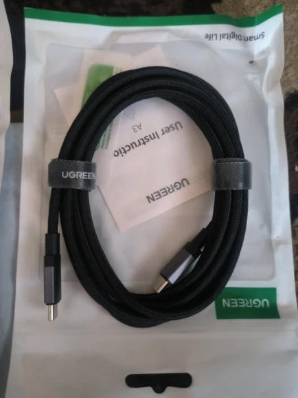UGREEN PD3.1 240W USB-C Cable USB4 80Gbps 16K Display Type-C Fast Charging Compatible with USB-C Monitors MacBook iPad iPhone 17 photo review