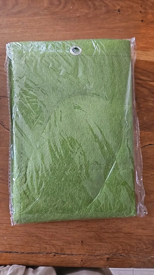 Future Garden - Wandbepfanzung mit bis zu 81 Pflanzplätzen aus hochwertigem Kunststoff Flies-Material