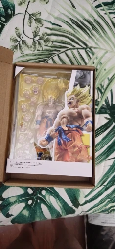 Super Saiyan Goku Posable Action Figure, Anime Dragon Ball Z Figurines PVC Articulated Collectible 16.5 cm