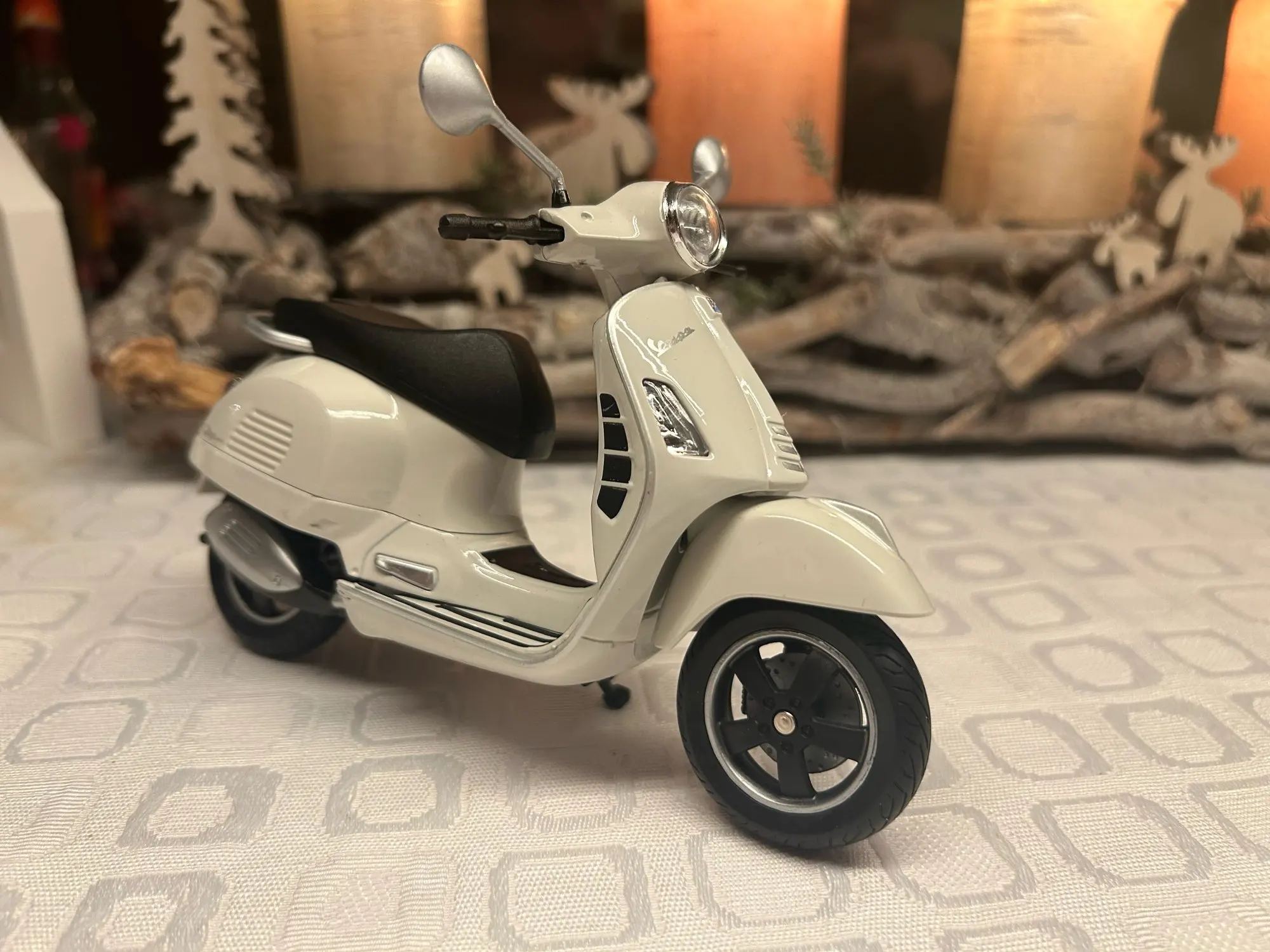 WELLY 1:12 Vespa GTS Super 2020 Die Cast Vehicles Collectible Hobbies Motorcycle Model Toys photo review