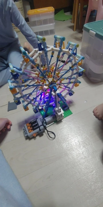 City Friends MOC Rotating Ferris Wheel Building Blocks Electric Bricks with Light Toys for Children Christmas Gifts photo review