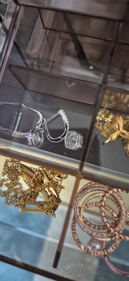 2CT Moissanite Huggie Hoop Earring photo review