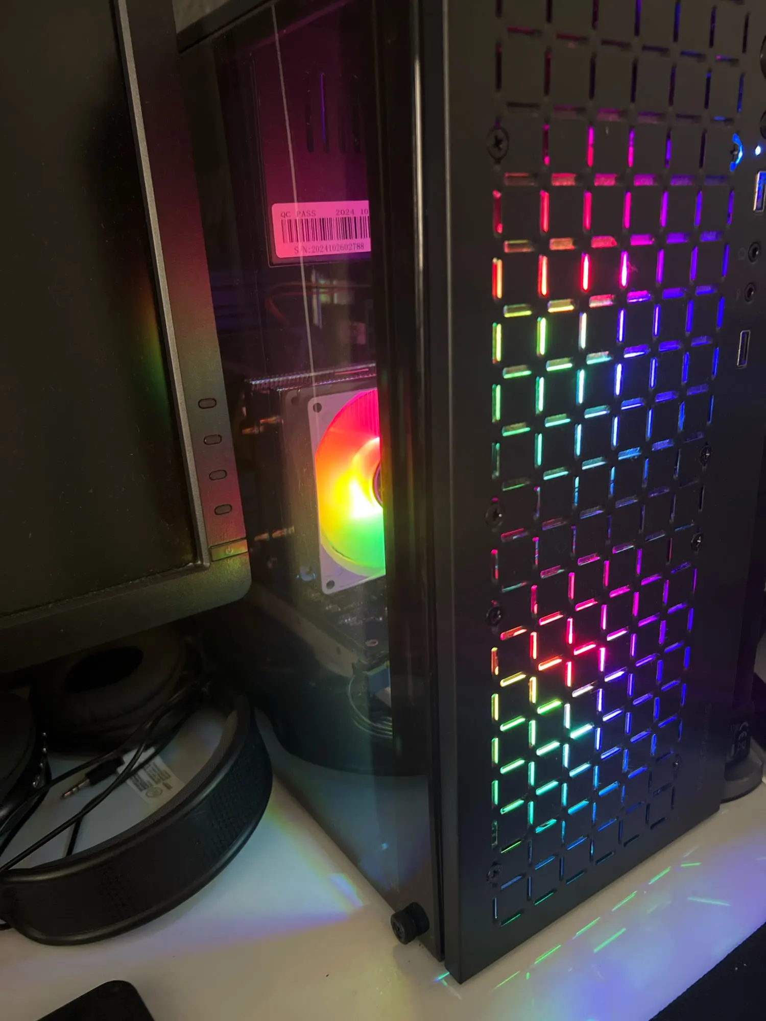 Mars Gaming MC-CORE, Caja Gaming Compacta MicroATX, Diseño Frontal Metal-Mesh, Ventana Lateral Completa, 2X Ventiladores FRGB 120mm photo review