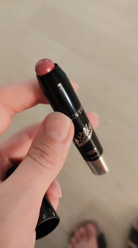 Matte Lipstick Pencil with Waterproof and Non-Stick Technology photo review