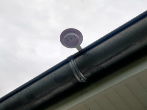 Spot solaire LED pour gouttière