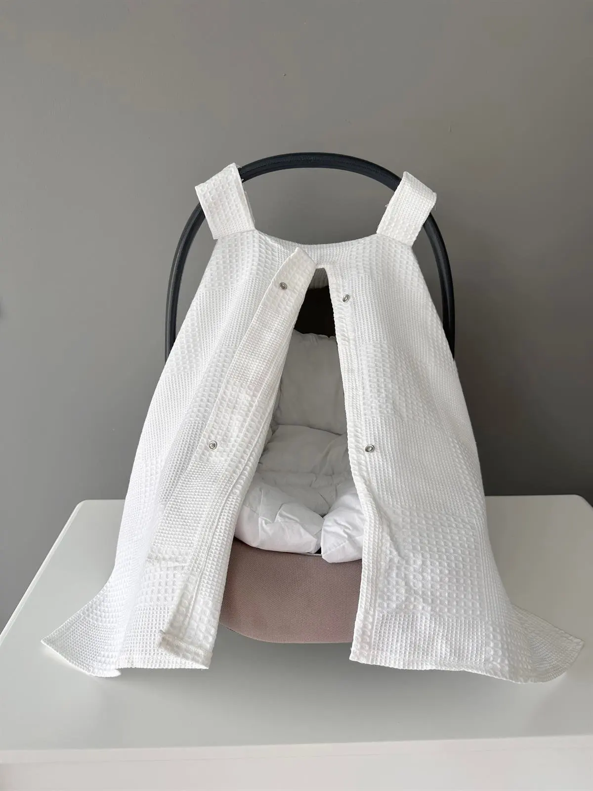 

Набор из 2 предметов: чехол и подушка для детской коляски из белой ткани пике ручной работы