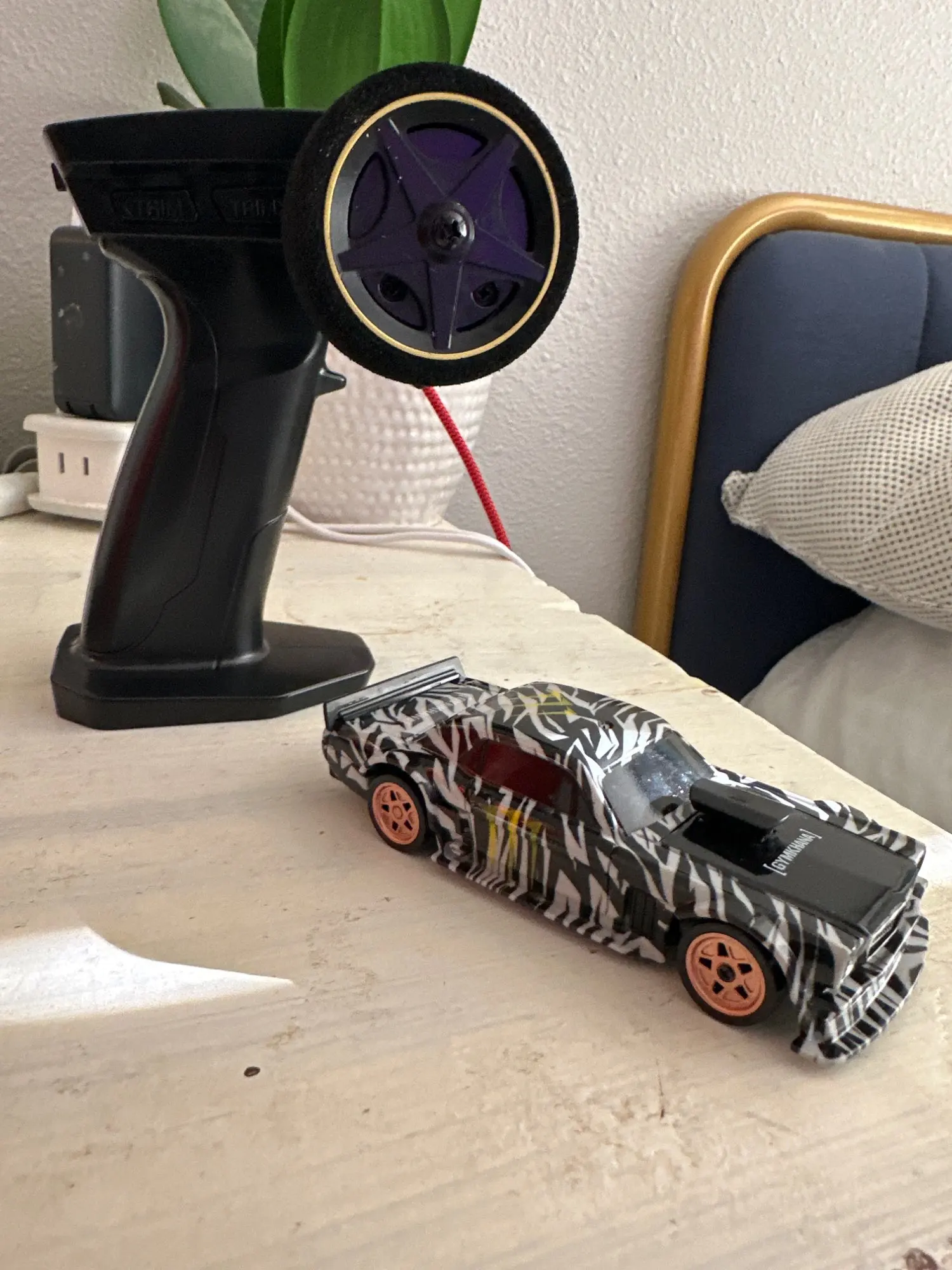 Mini RC Drift Car Porsche- 4WD 1:43 15KM/h - With GYRO photo review