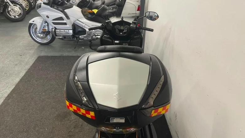 NUOVO Scooter Comuter 400cc ad Alte Prestazioni 2023 in Condizioni Eccellenti - immagine 4