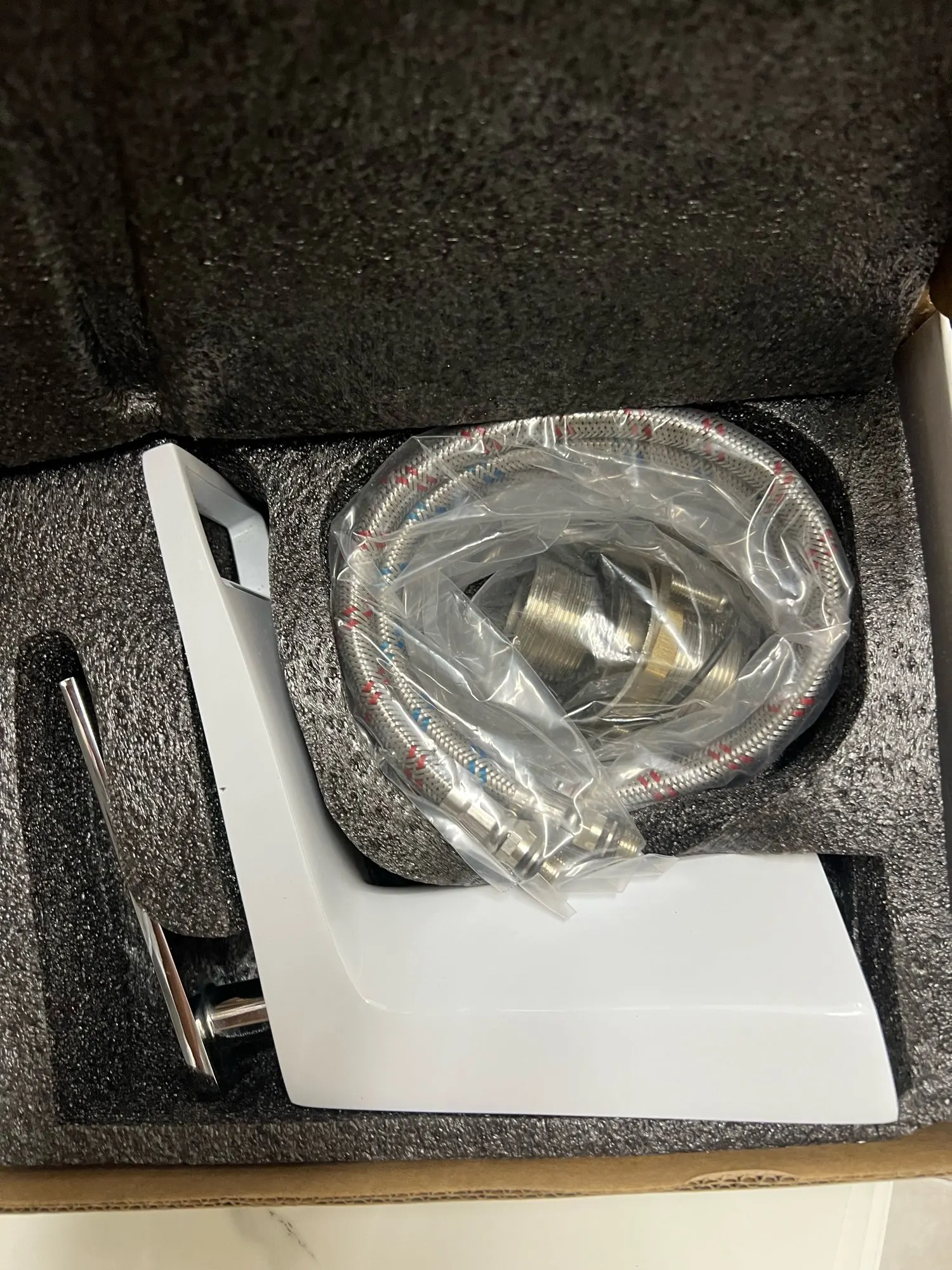 Sleek Sprout: Black & Chrome Kitchen Faucet – Hot/Cold Mixer Tap photo review