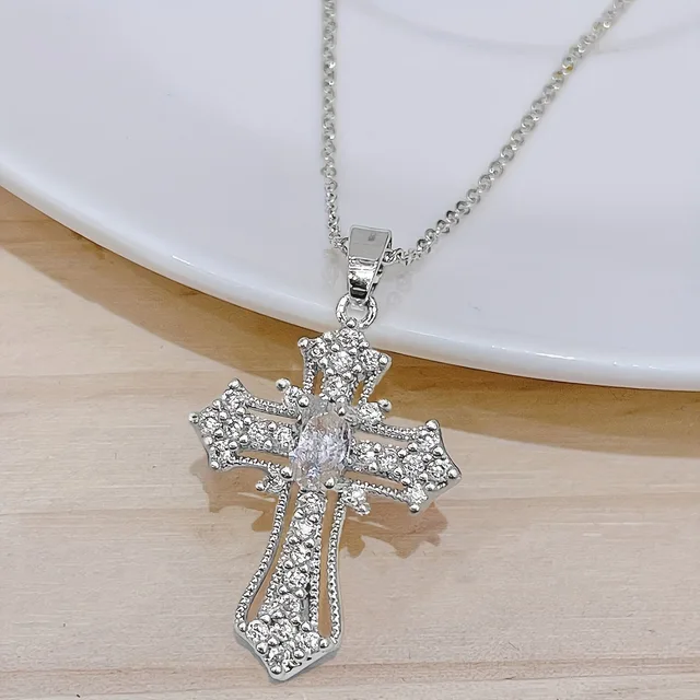 1-piece vintage cross necklace, exquisite and unique pendant clavicle chain, white and silver women's fashion jewelry, suitable